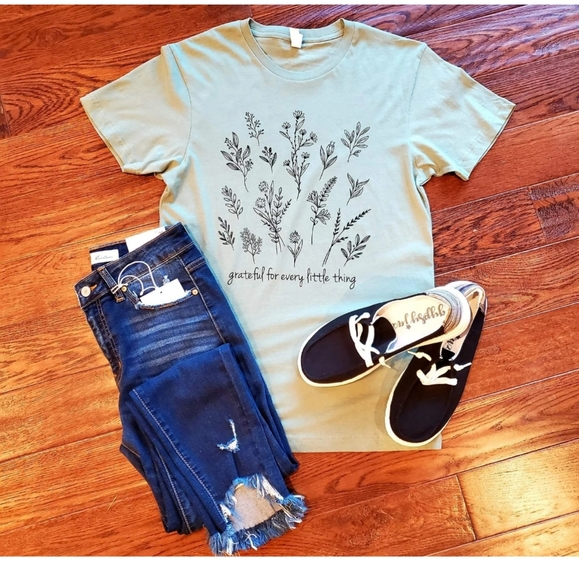 NWT BELLA + CANVAS Grateful For Every Little Thing - Picture 2 of 2